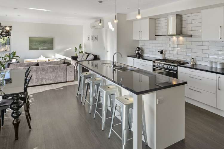 90 Washbourn Drive Richmond_9