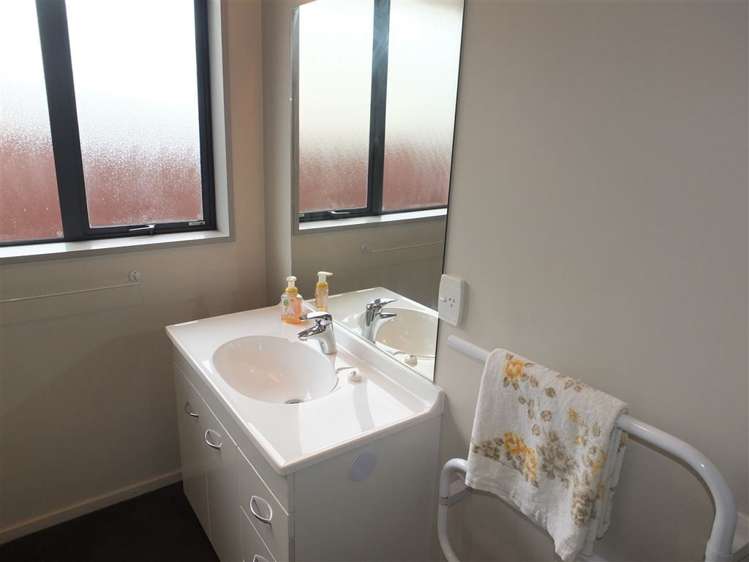 2/33 York Street Seaview_11