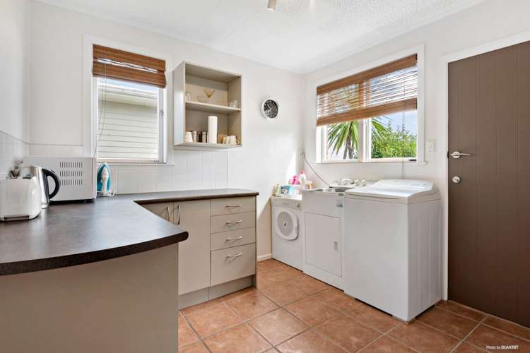 1 Amberley Avenue Te Atatu South_16