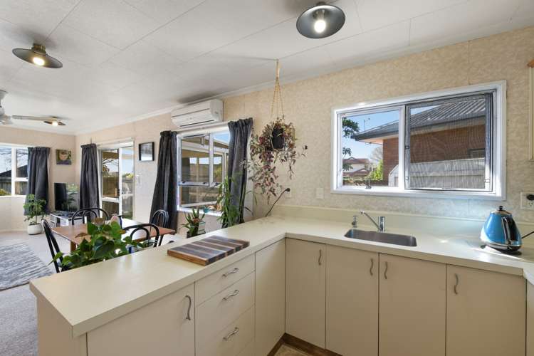 2 Squire Way Richmond_9