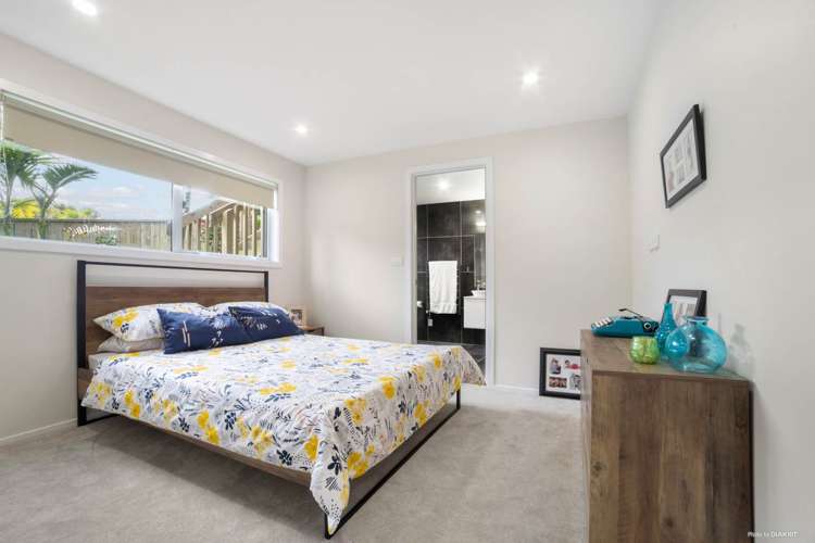 8 Marina Road Torbay_5