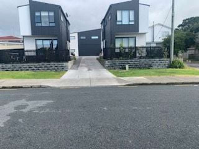 NEW TOWNHOUSE WITH CARPARK