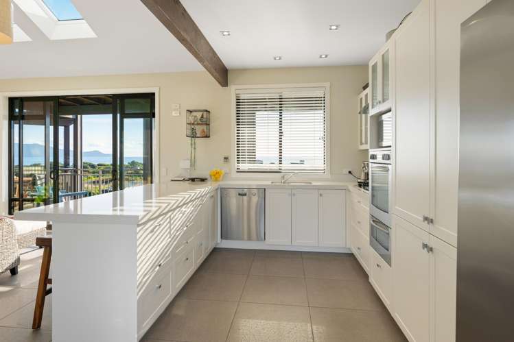 8 Beachview Grove Peka Peka_13