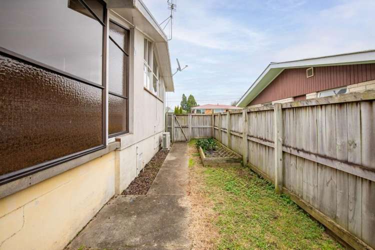 39 Springfield Crescent Enderley_21