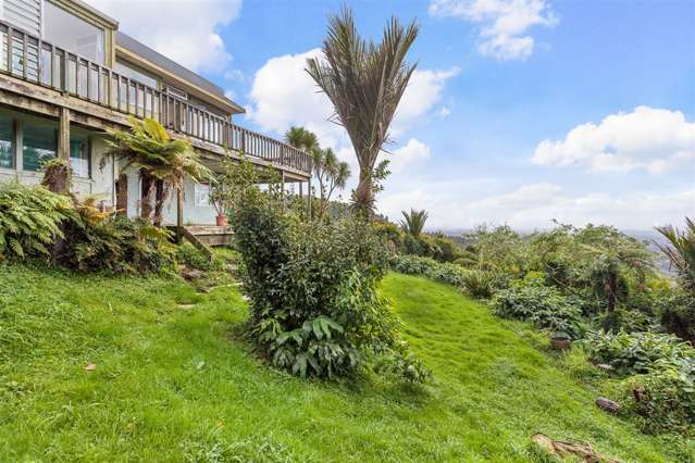 471 Scenic Drive Waiatarua_2