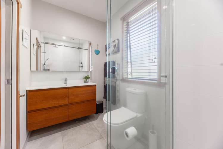 32 Lorna Irene Drive Raumati South_15