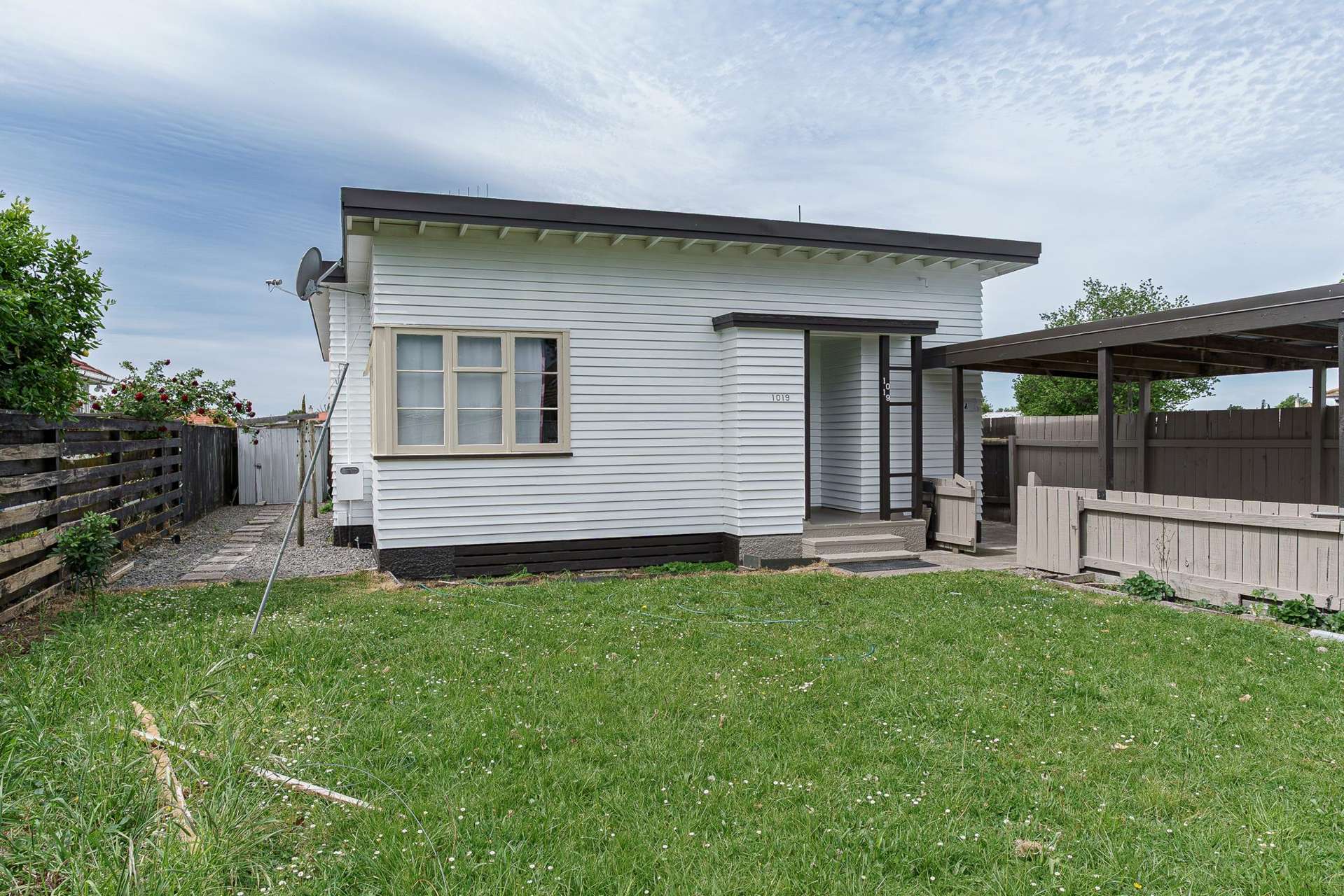 1019 Saint Aubyn Street West Hastings Central_0