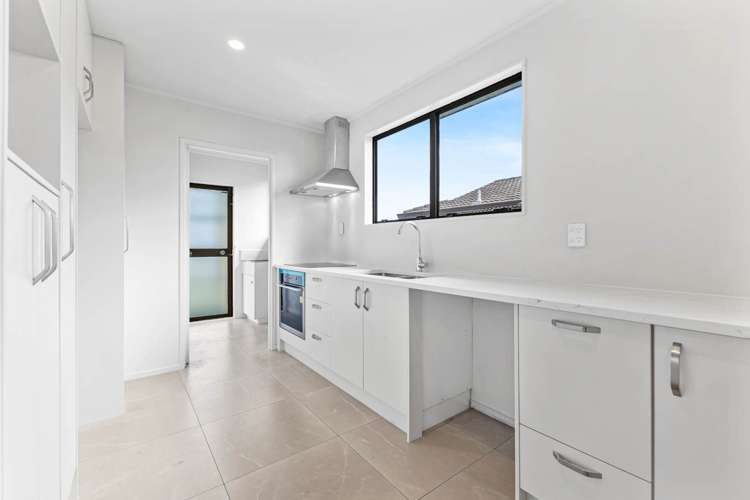 2/14 Norrie Smith Avenue Flat Bush_4