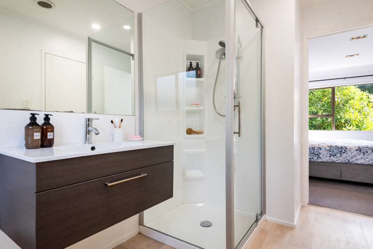 2/30a Verbena Road Birkdale_11