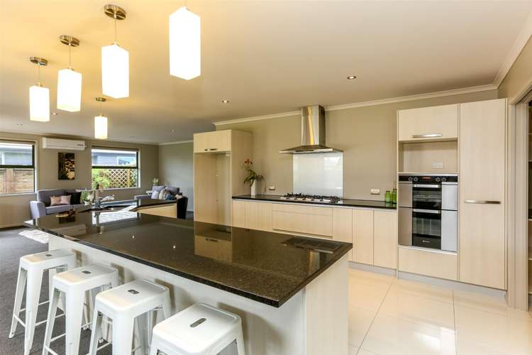 9 Saint Andrews Parkway Waiwhakaiho_8