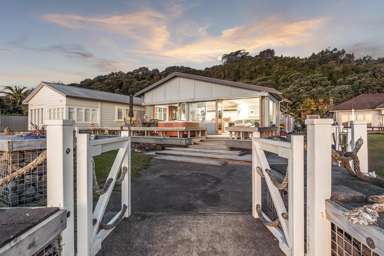 417 Thames Coast Road SH25_2