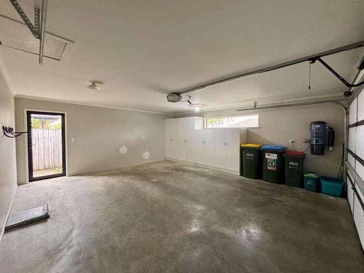 16 Somerton Drive Huntington_23