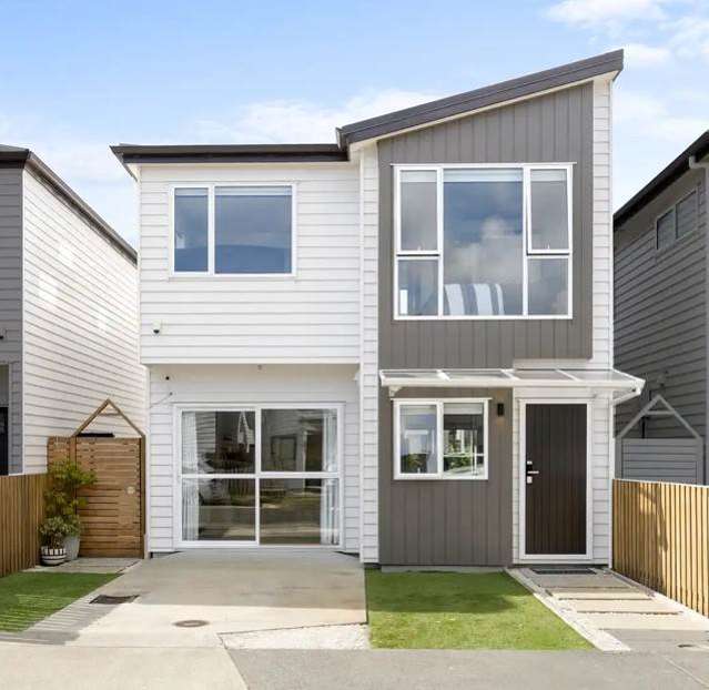 Much-Loved Family Home – Walk to Kauri Flats S...