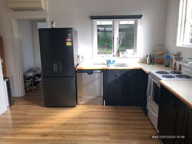 15 Paritutu Road 2164_4