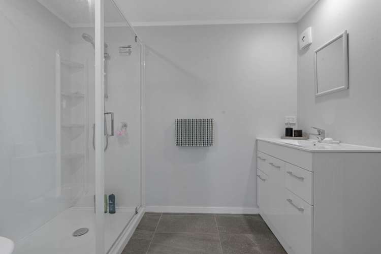 12 Luplau Crescent Cockle Bay_27