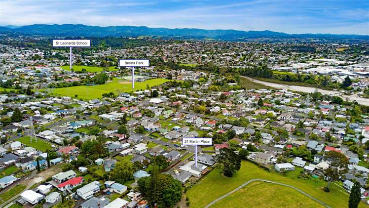 21 Martin Place Kelston_17