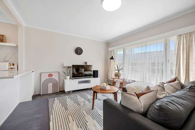 2/56A Taharoto Road Takapuna_4