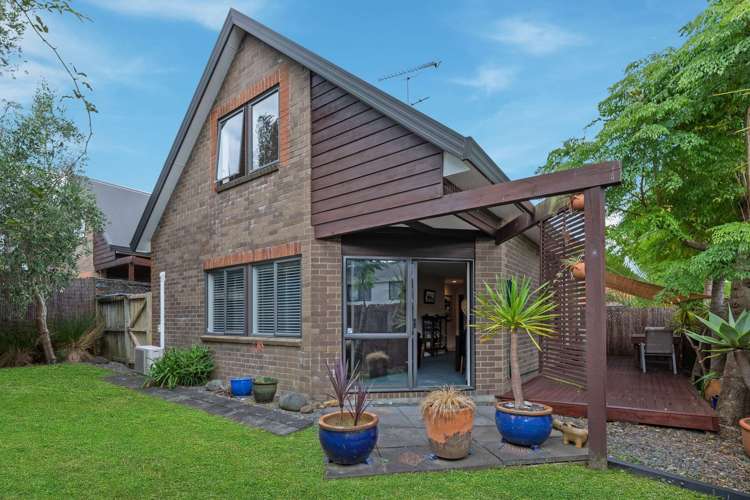 8/37 Fields Parade Oteha_1