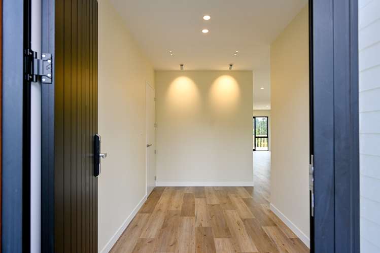 2 Wheki Place Swanson_37