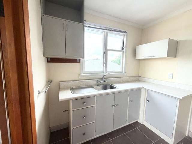 (upper right unit)/539A Featherston Street 2144_1