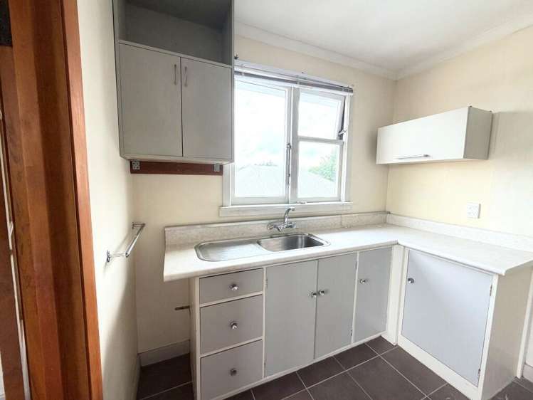 (upper right unit)/539A Featherston Street 2144_1