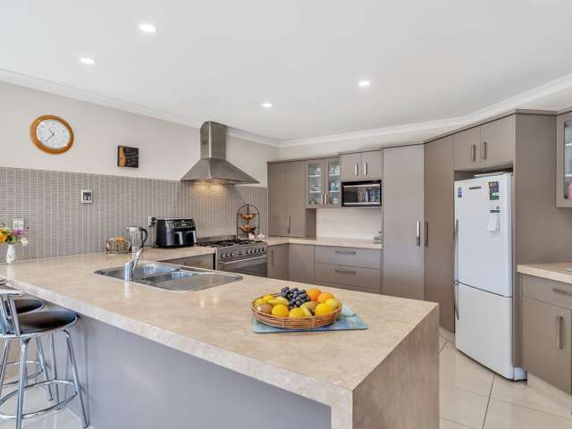 76 HillCrest Road Raumati Beach_2