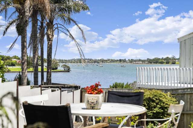 Seaside charm & stunning sea views