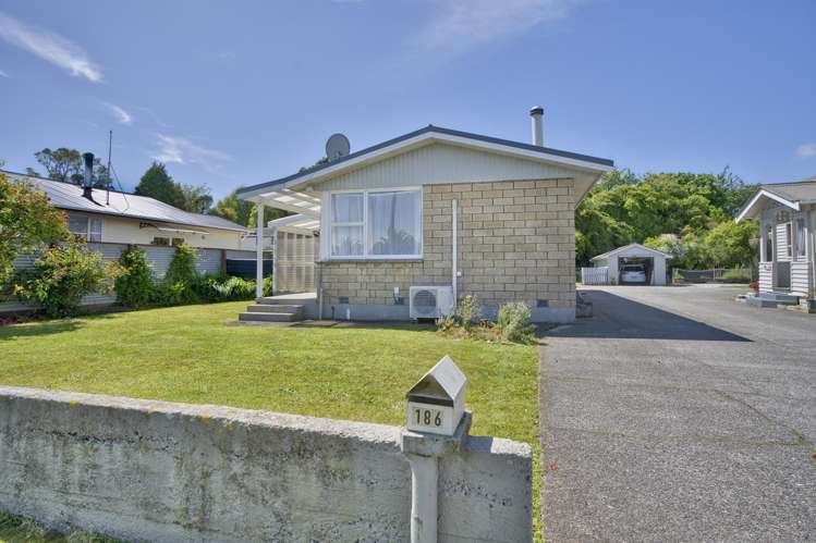 186 Stafford Street Hokitika_1