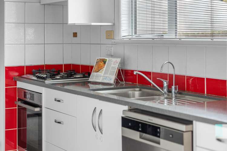 12 Bains Avenue Hamilton East_16