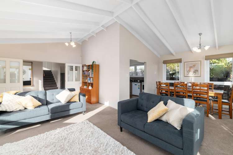 18 Delaware Crescent Russley_4