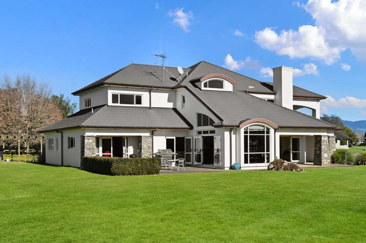 270 Holmwood Drive Ngahinapouri_27