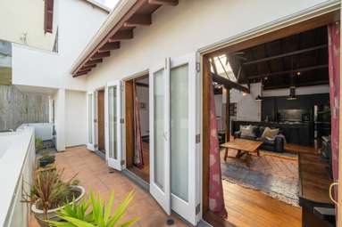2/12 Little George Street_4