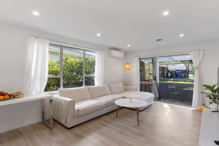 38 Sunline Avenue Massey_5