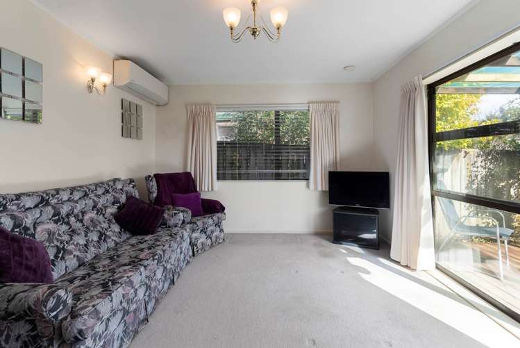 2/65 Sturges Road Henderson_11