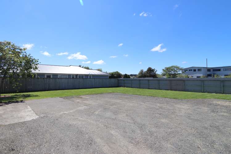 327 North Road Waikiwi_32