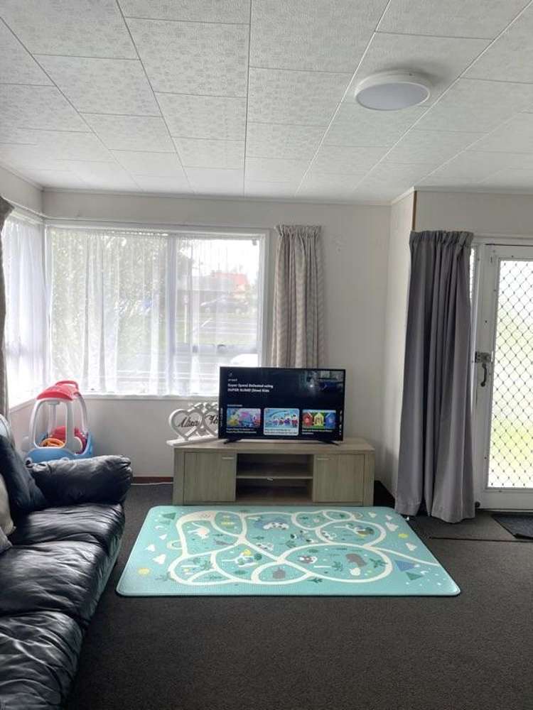 2/1 Matua Place Clendon Park_8