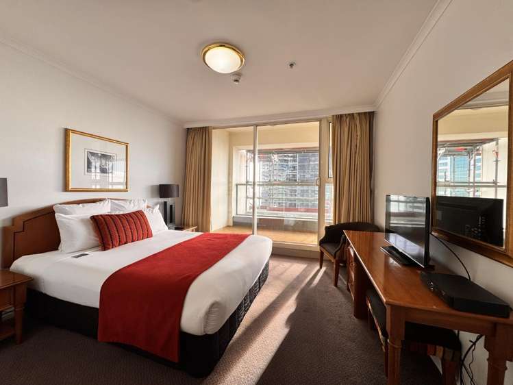 2207/8 Albert Street 10015_11
