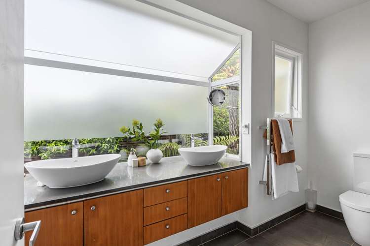 25 Whitby Crescent Mairangi Bay_13