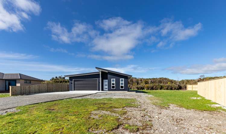 6 Holly Robinson Place Hokitika_14