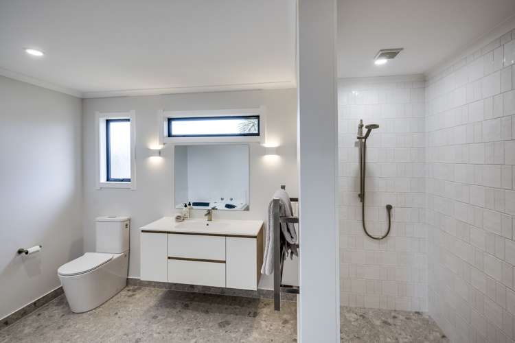 8 Scarrott Road Bay View_18