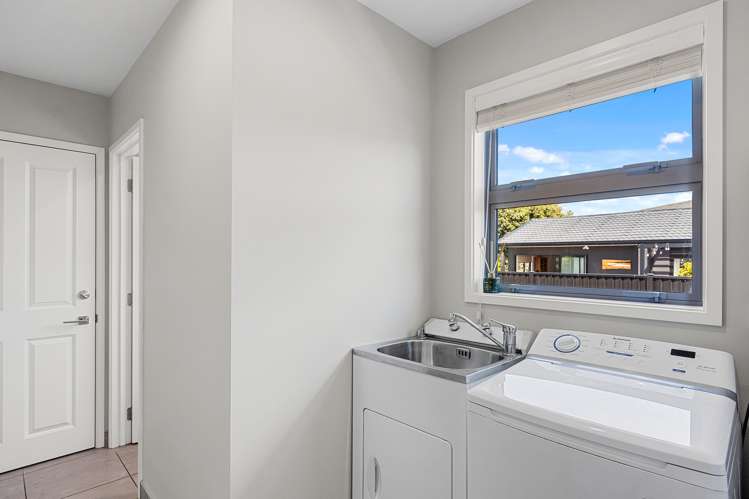 126 Rocking Horse Road Southshore_4