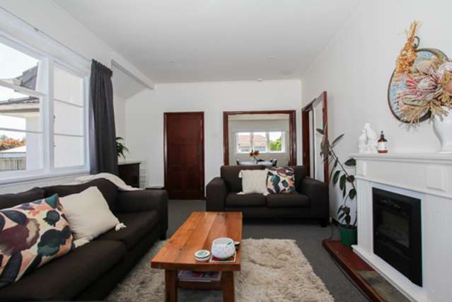 2 Bains Avenue 1074_3