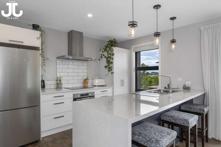 29 Tangaroa Place Poike_5