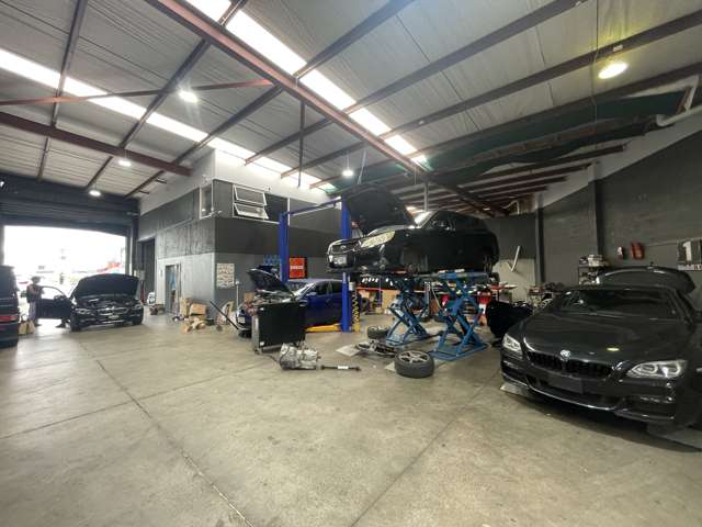 Well-Appointed High Stud Warehouse | 16 Parks