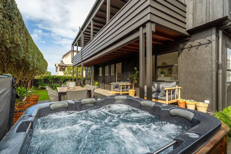 2/10 Merani Street Narrow Neck_27