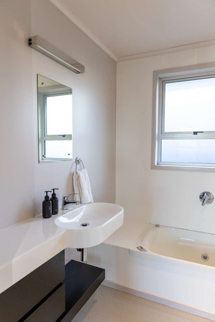 10 Dale Crescent Gore Surrounds_10