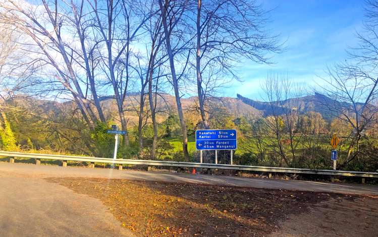 37 Creek Road Mangamahu_24