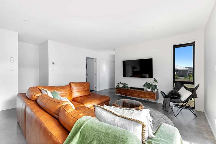 1 Rehua Place Waiwhakaiho_8