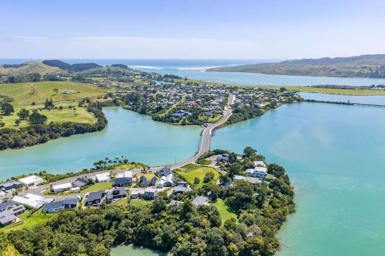 6 Mara Kai Lane Raglan_36