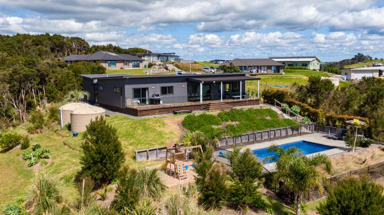 19 Sunrise Place Cable Bay_36